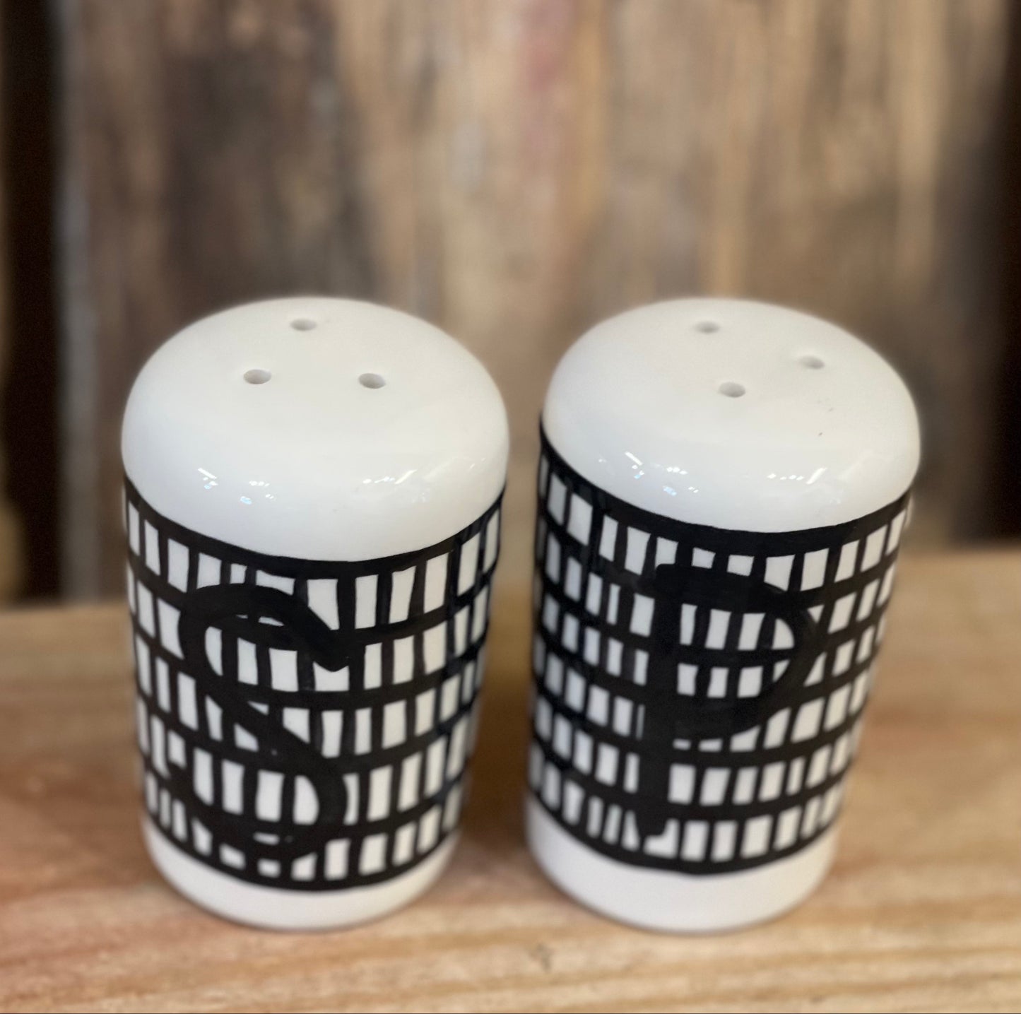Salt & Pepper Shaker Set