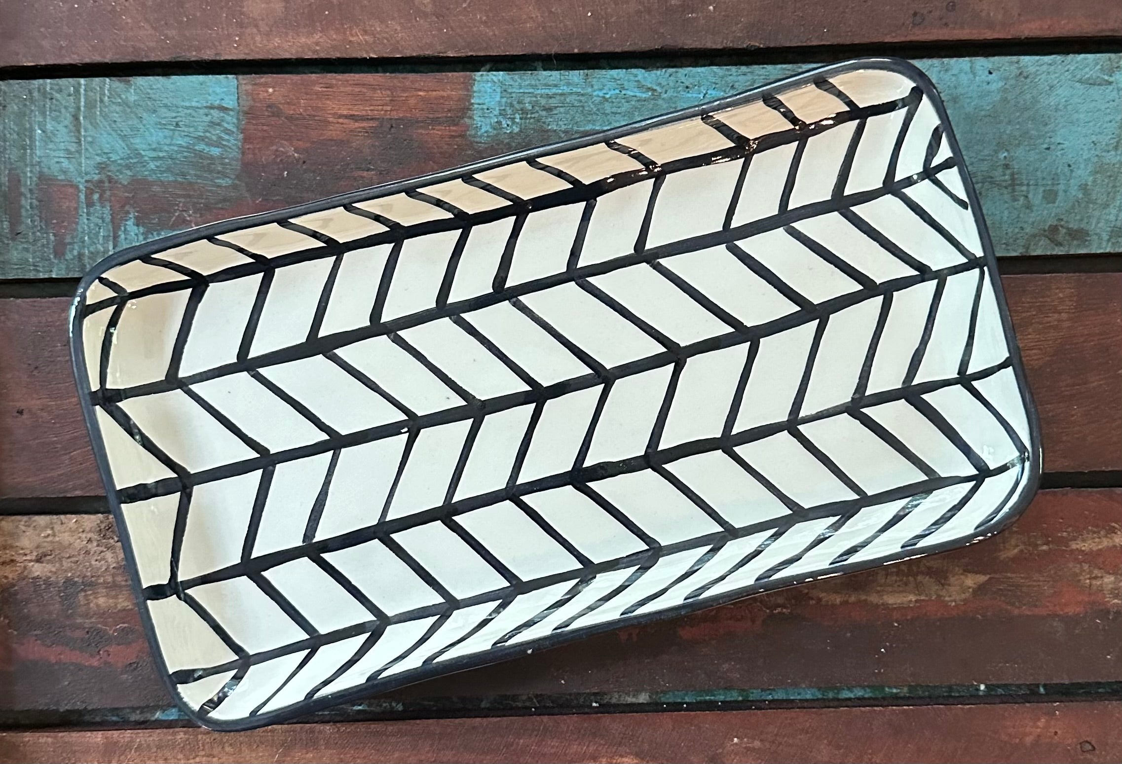 Small Cottage Black and White Slash Patterned Platter – Debbie Wolk Designs